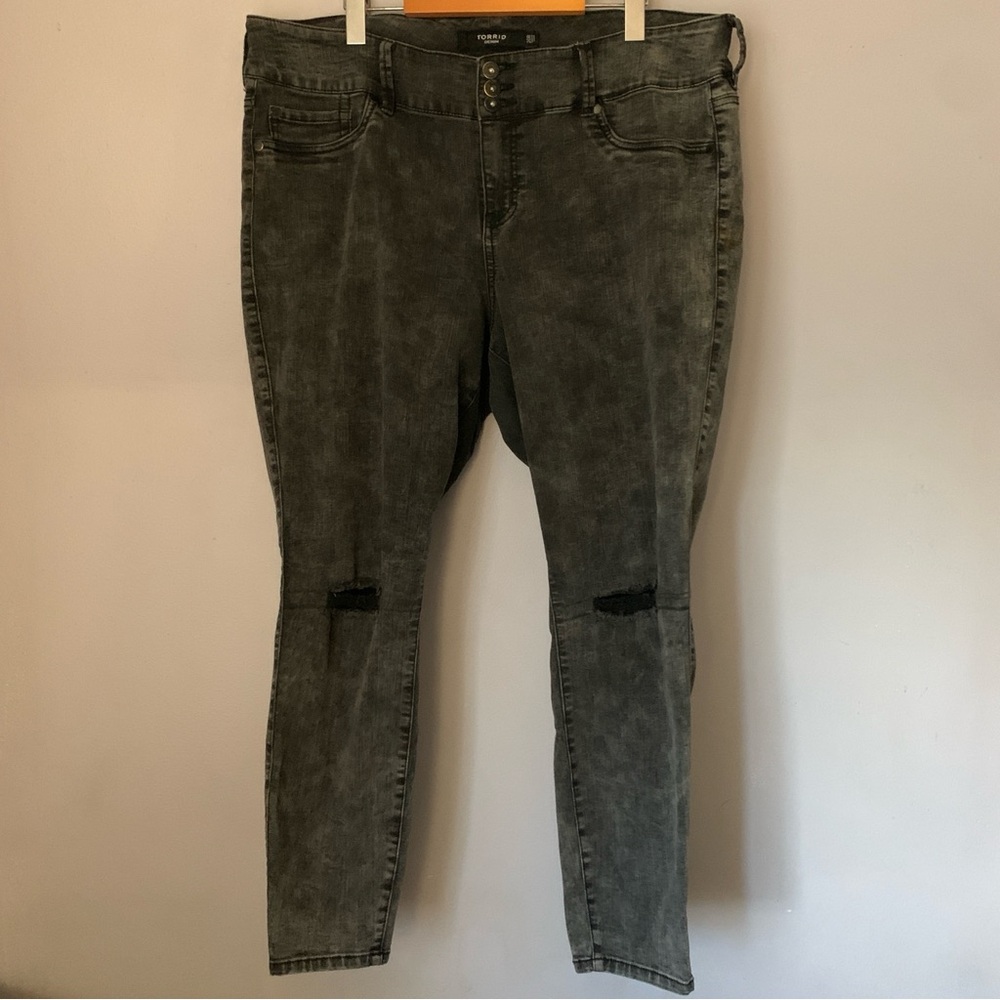 Torrid Denim Distressed Grey Wash Skinny Jeans  Size 20 Regular